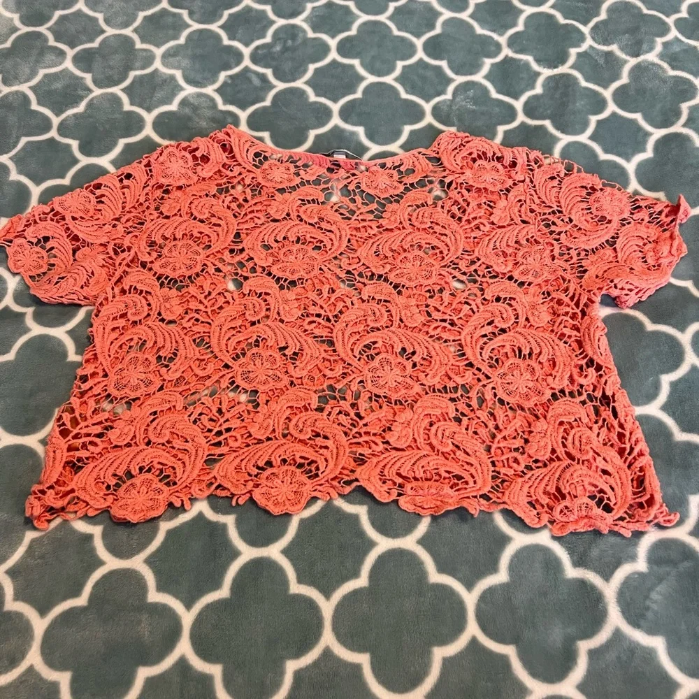 Delia’s Coral Lace Women Crop Top - Picture 4 of 4